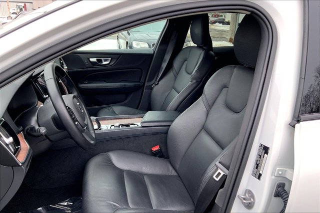 Used 2025 Volvo V60 B5 Cross Country Plus image 25