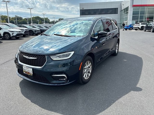 Used 2024 Chrysler Pacifica Touring-L FWD image 19