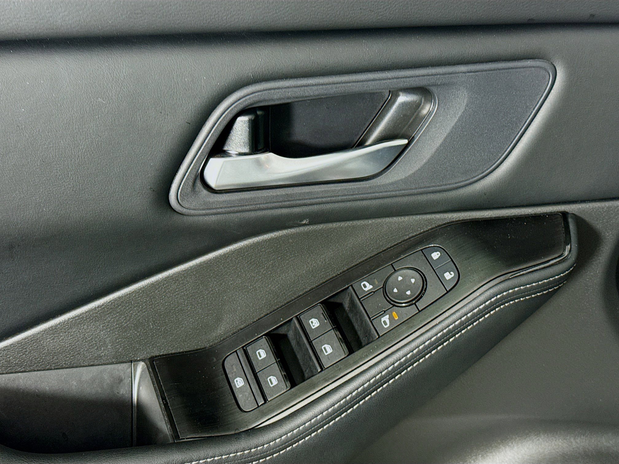 Used 2026 Nissan Rogue SV image 24