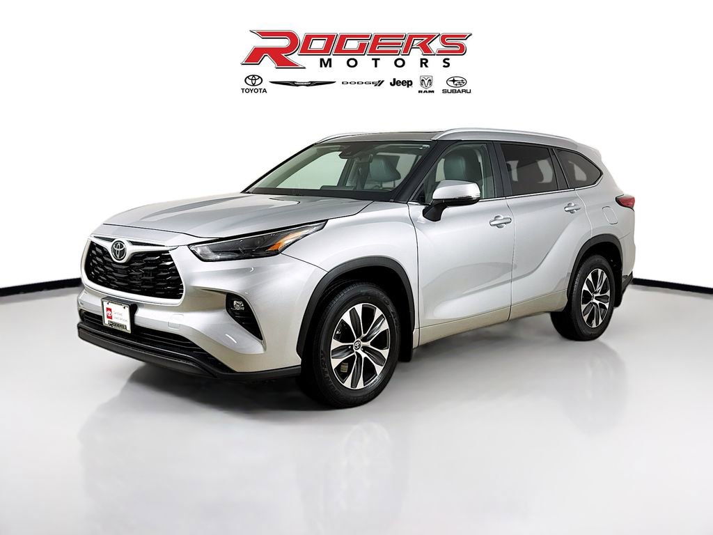 Certified 2023 Toyota Highlander XLE image 3