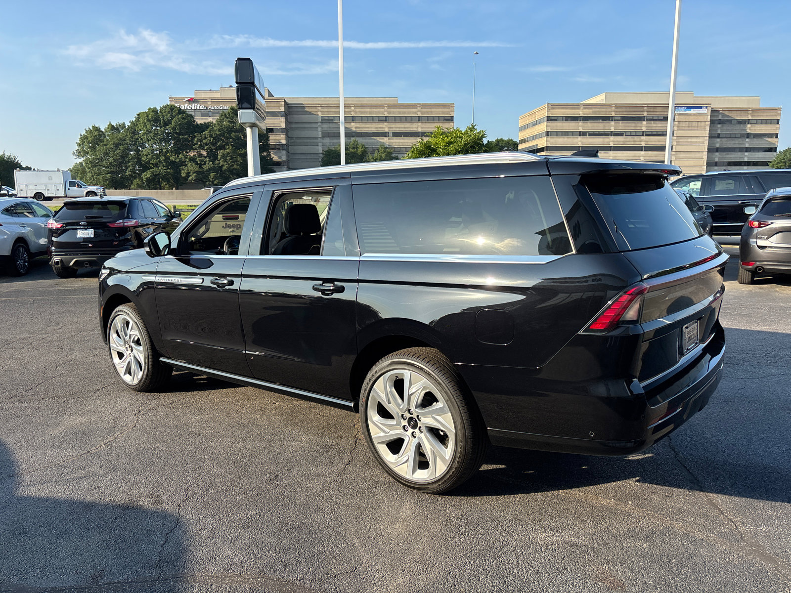 New 2025 Lincoln Navigator L Reserve image 5