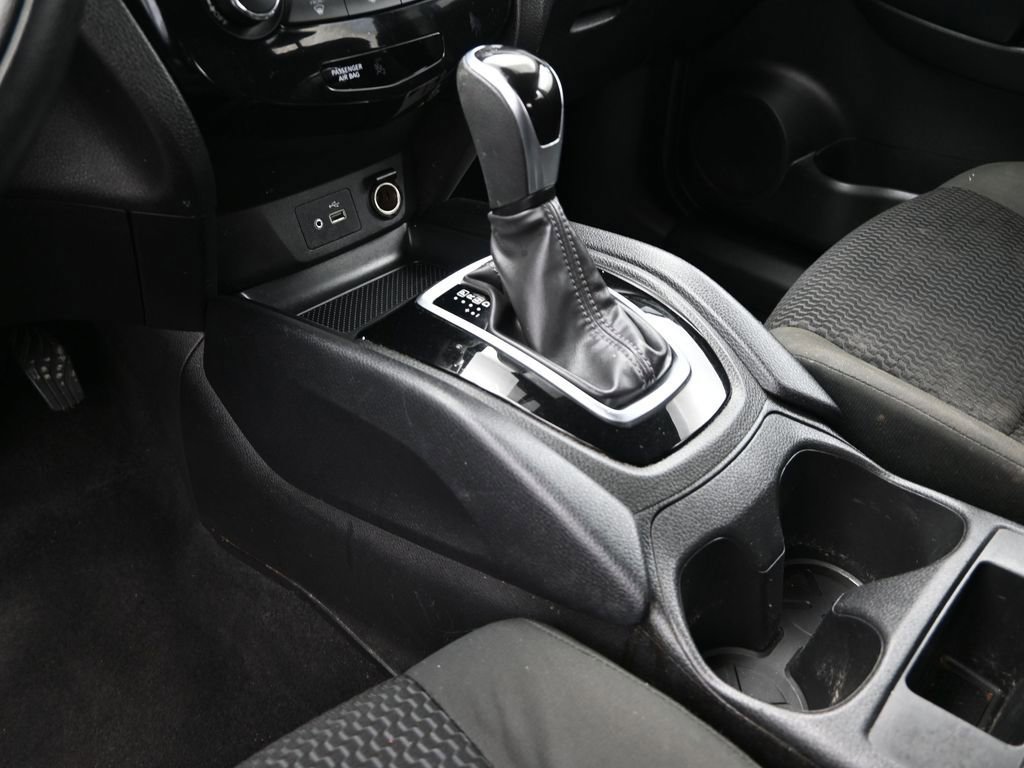 Used 2021 Nissan Rogue Sport S image 18