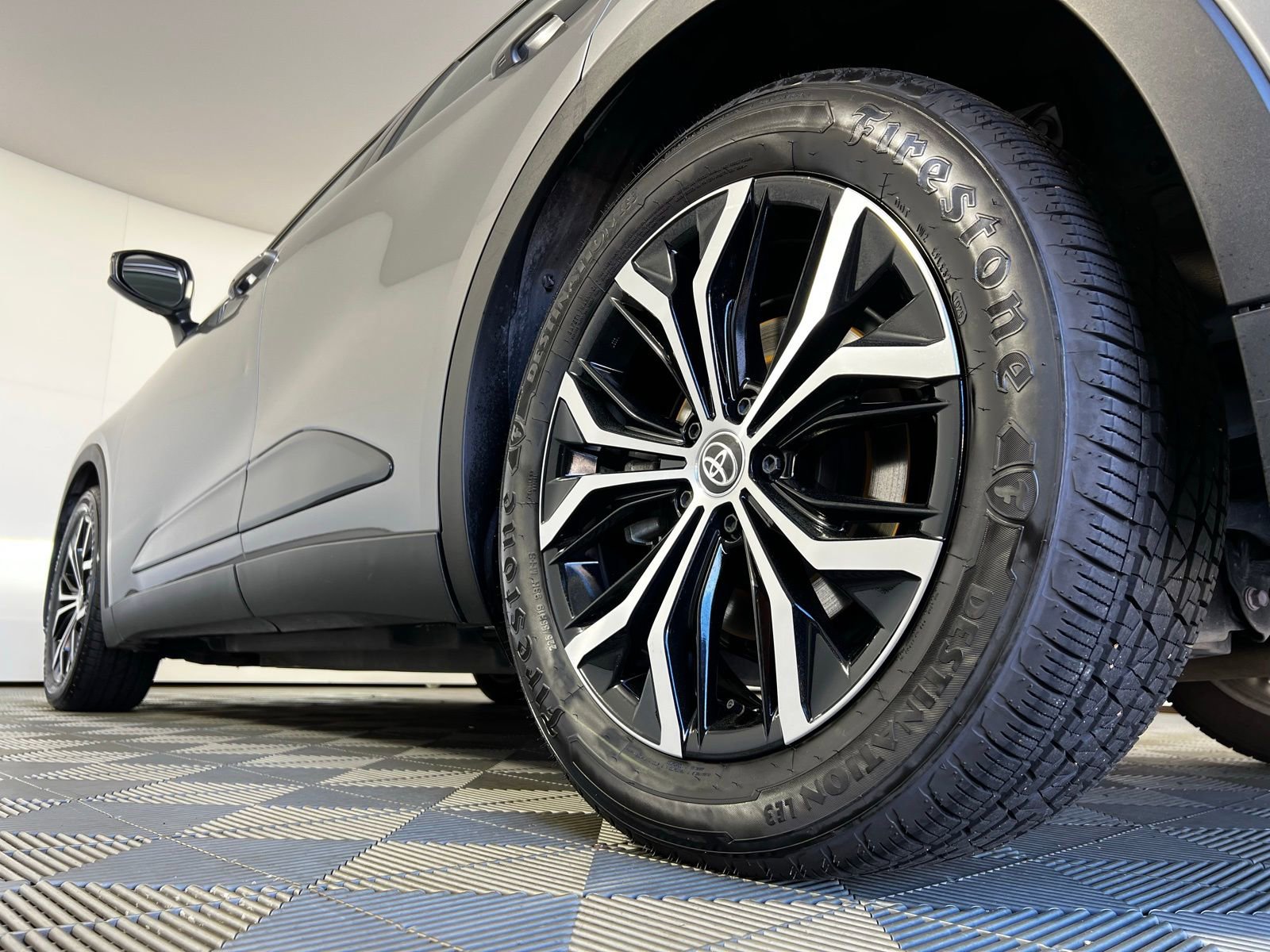 Certified 2025 Toyota Crown XLE image 27