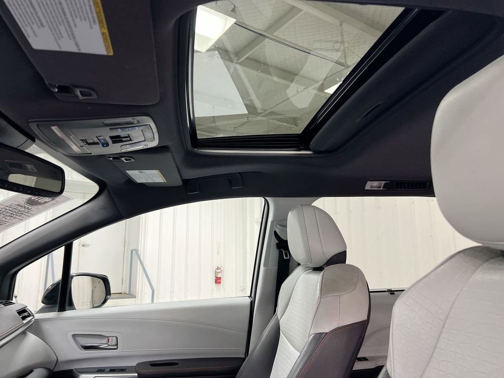 Used 2022 Toyota Sienna XSE image 20