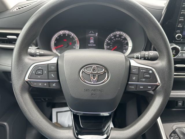 Used 2021 Toyota Highlander LE image 18