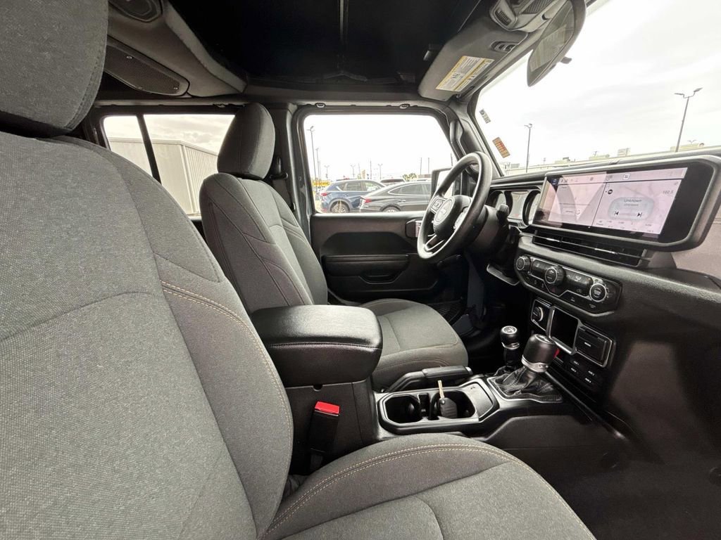 Used 2024 Jeep Wrangler Sport image 17