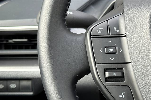 Used 2025 Toyota Prius LE FWD image 26
