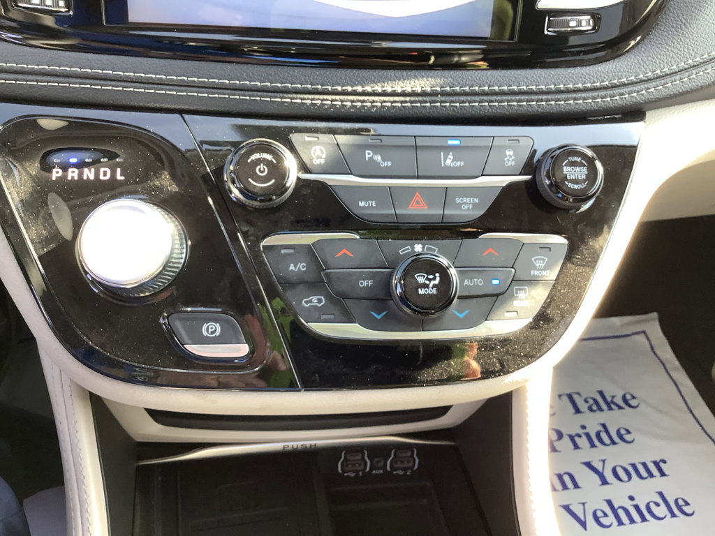 Used 2023 Chrysler Pacifica Limited FWD image 20