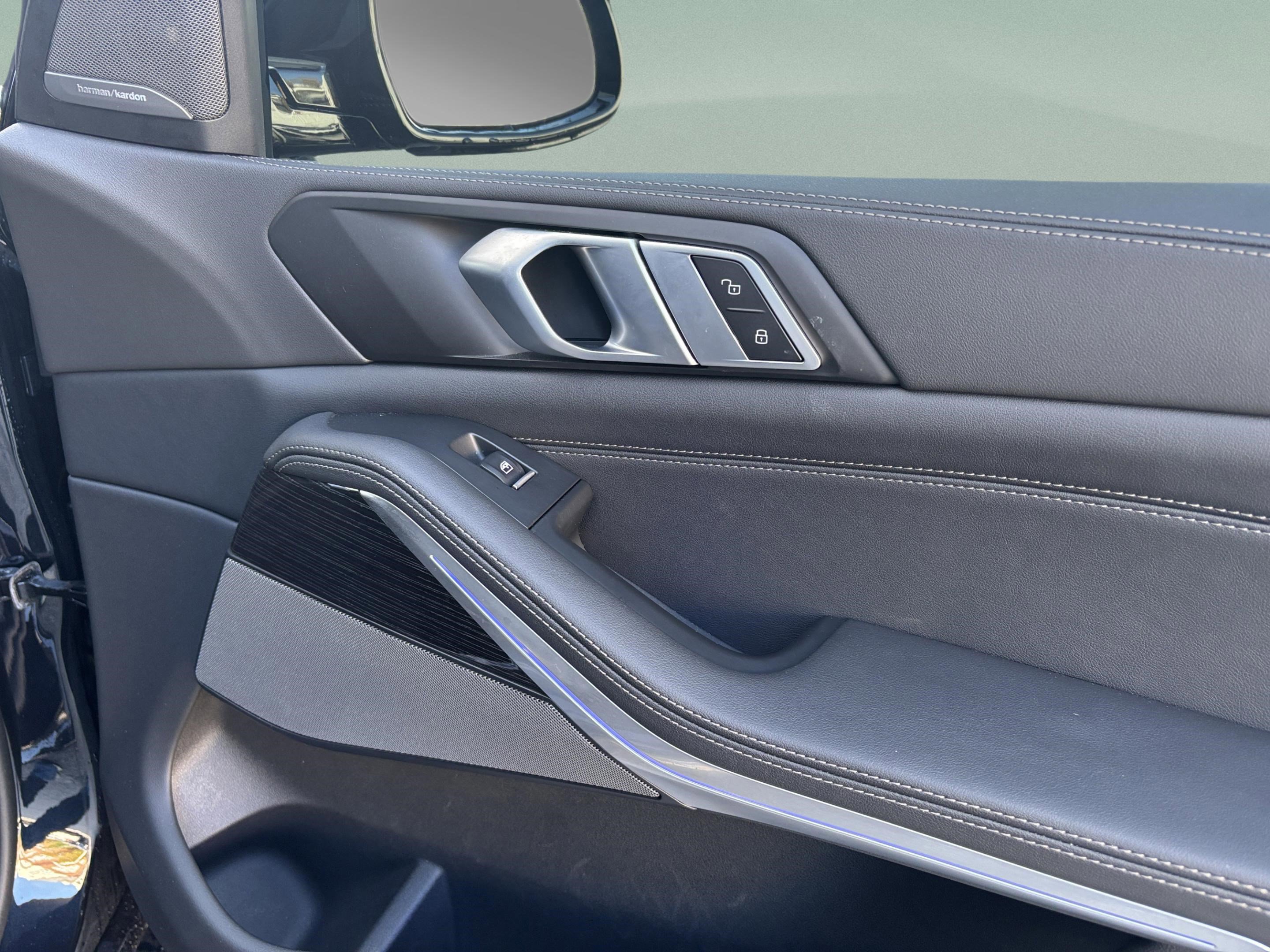 Used 2024 BMW X5 xDrive40i w/ M Sport Package image 25