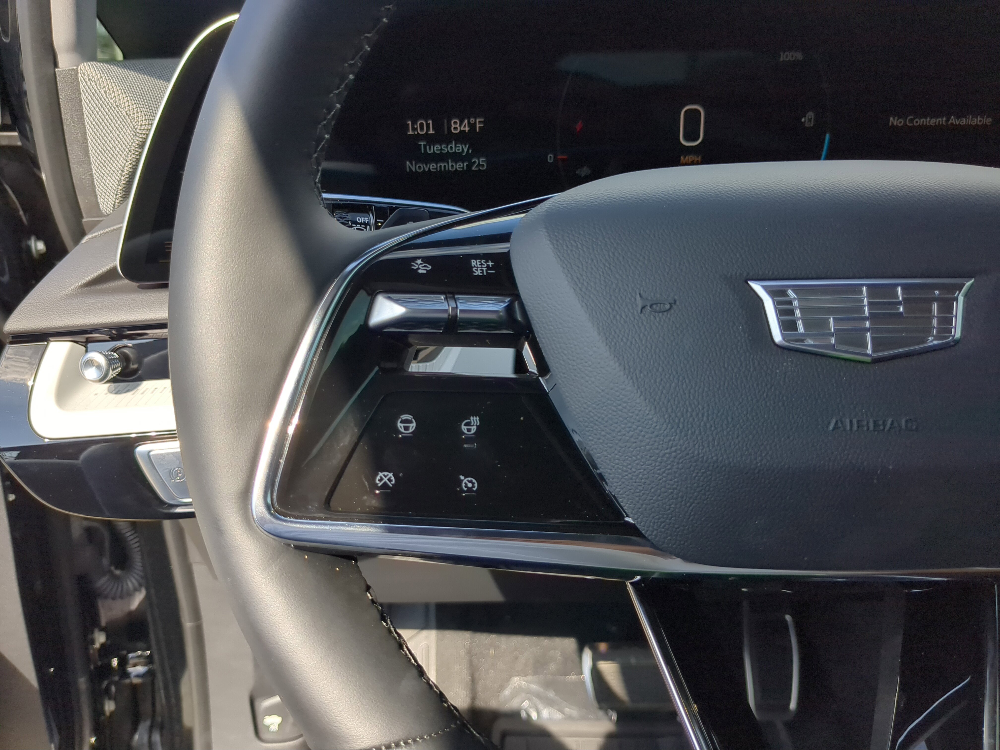 New 2025 Cadillac Optiq Luxury 2 image 28