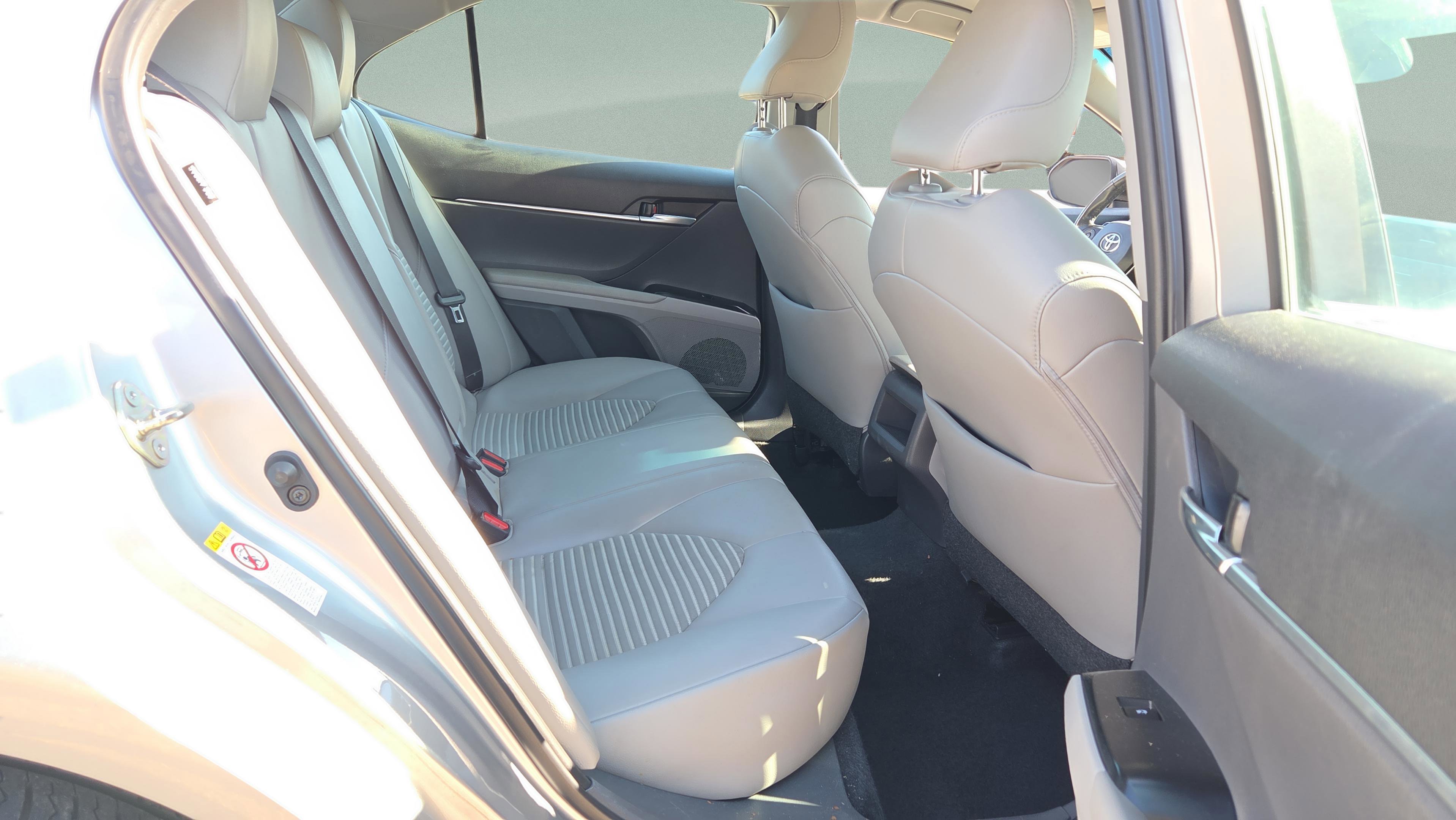 Used 2019 Toyota Camry SE FWD image 14