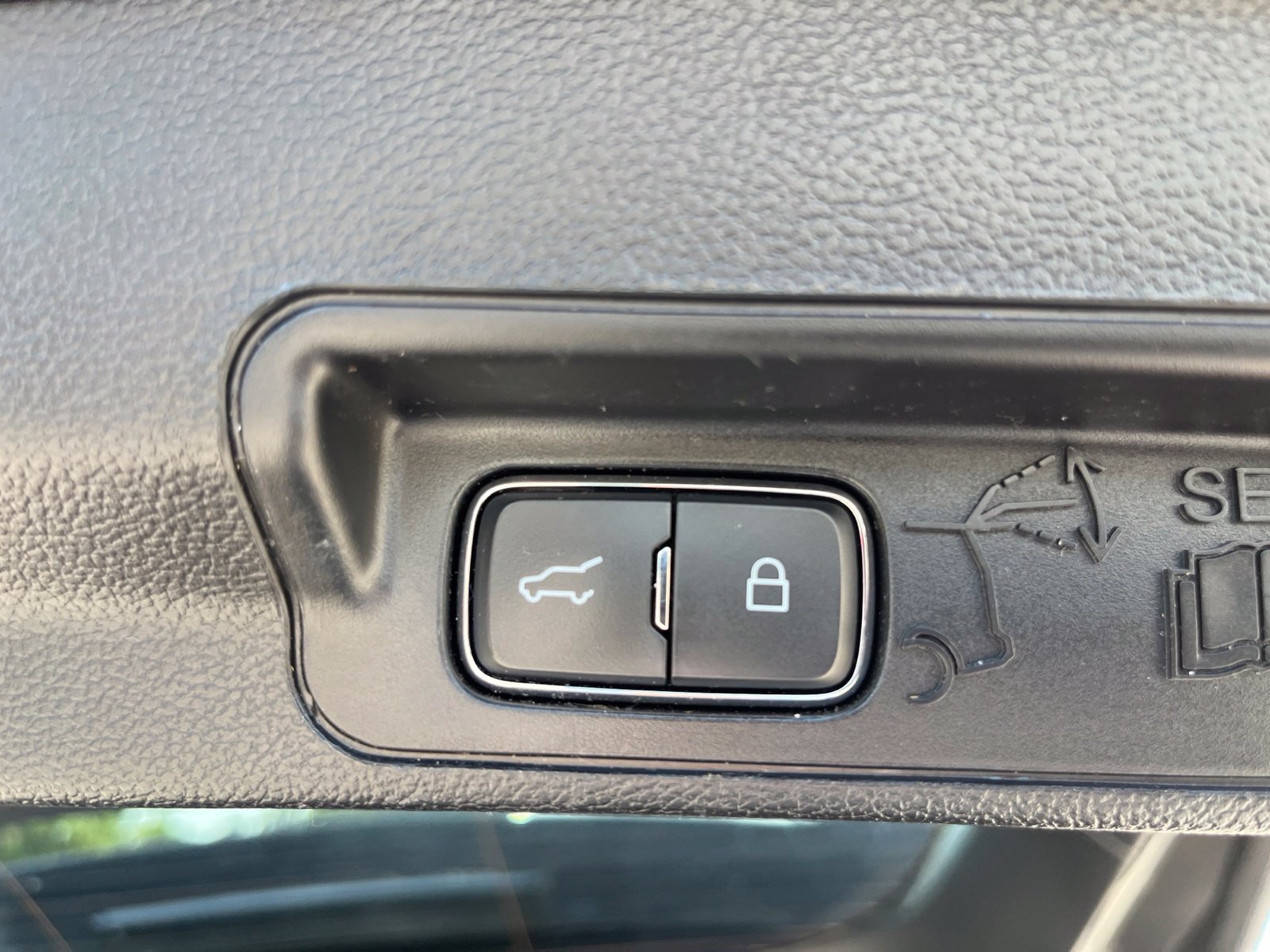 Used 2020 Ford Explorer Platinum w/ Premium Technology Package AWD/4WD image 34