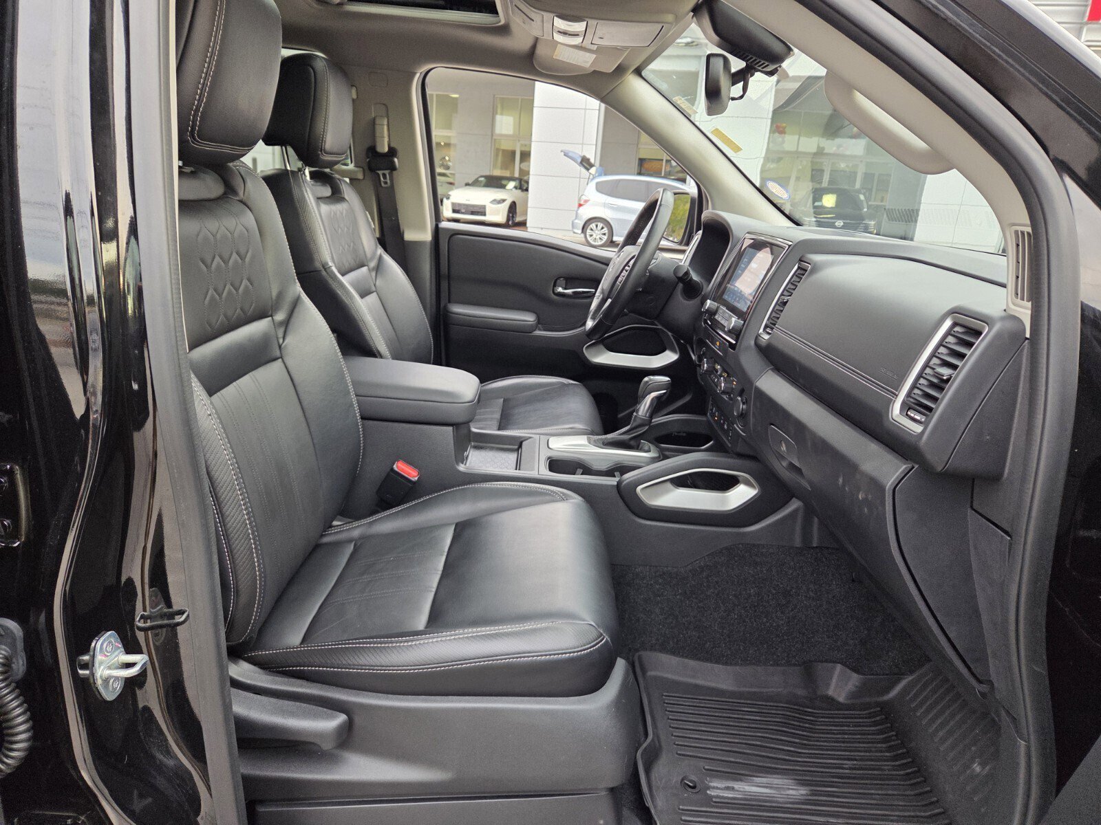 Used 2022 Nissan Frontier SV w/ SV Premium Package image 18