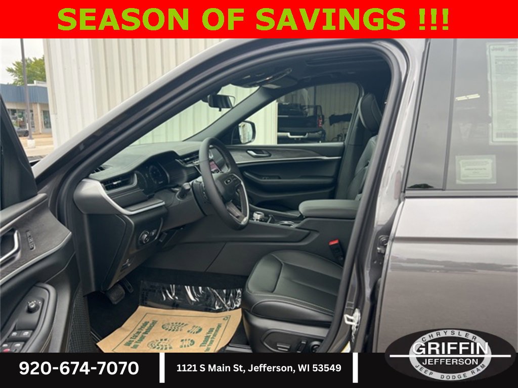 New 2025 Jeep Grand Cherokee Limited w/ Black Appearance Package image 14
