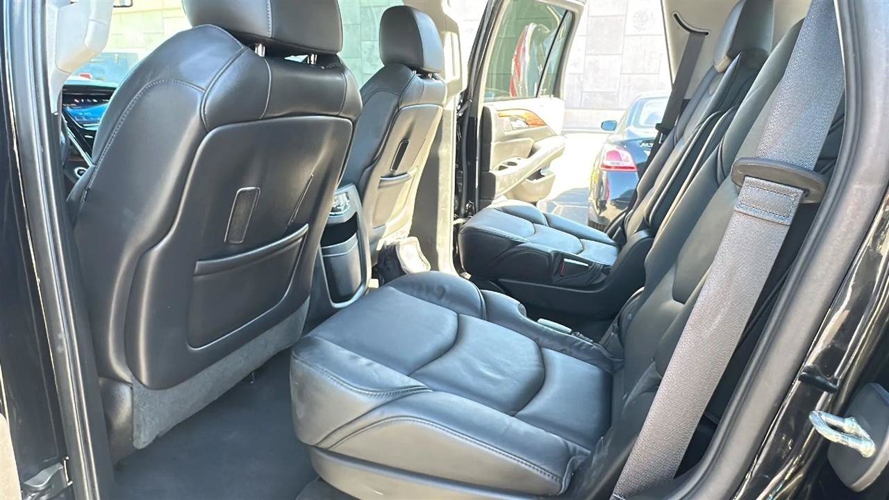Used 2015 Cadillac Escalade Luxury AWD/4WD image 28