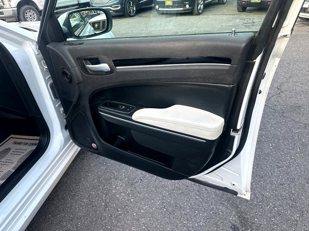 Used 2017 Chrysler 300 S image 29