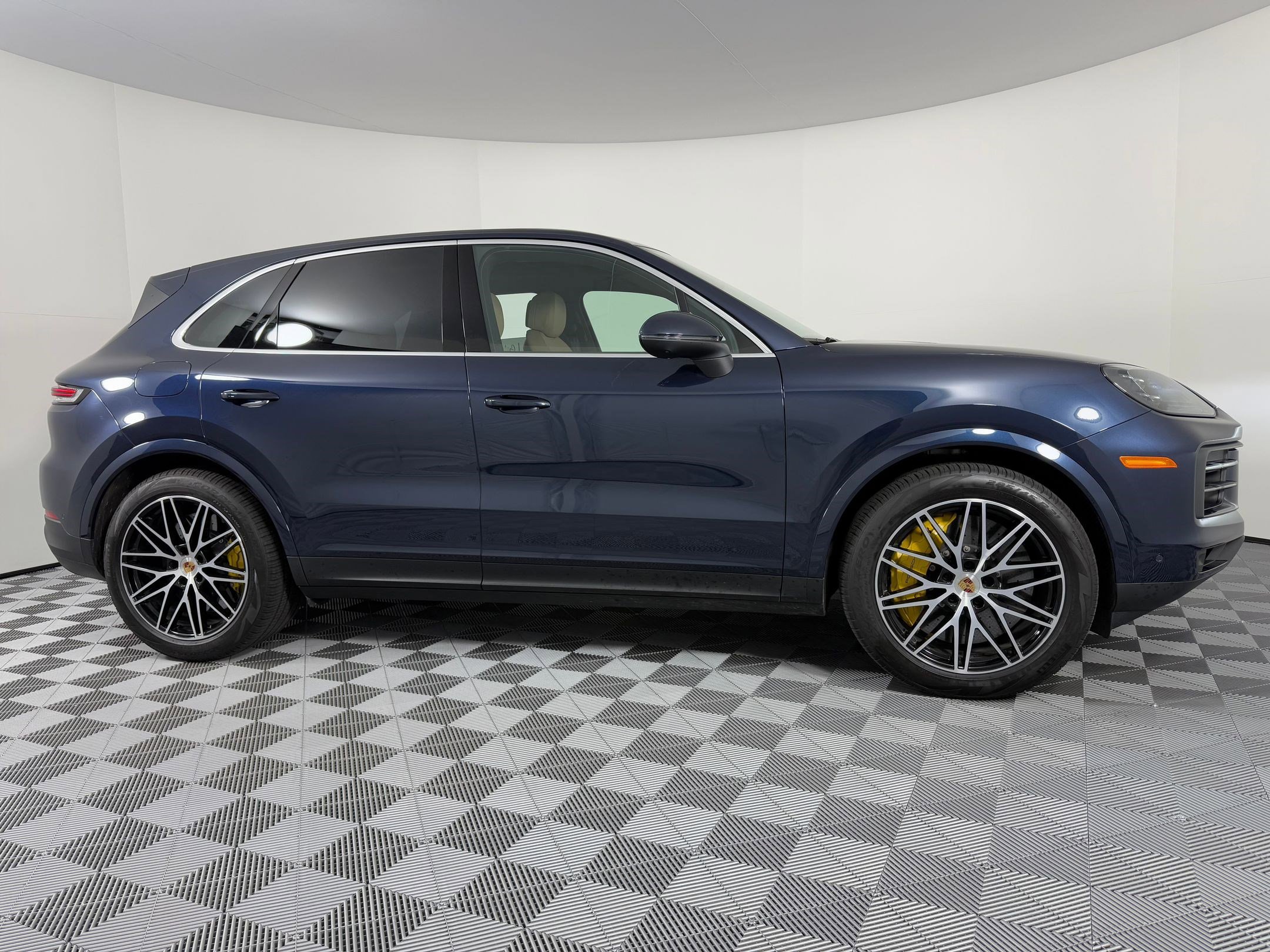 Used 2025 Porsche Cayenne S image 8