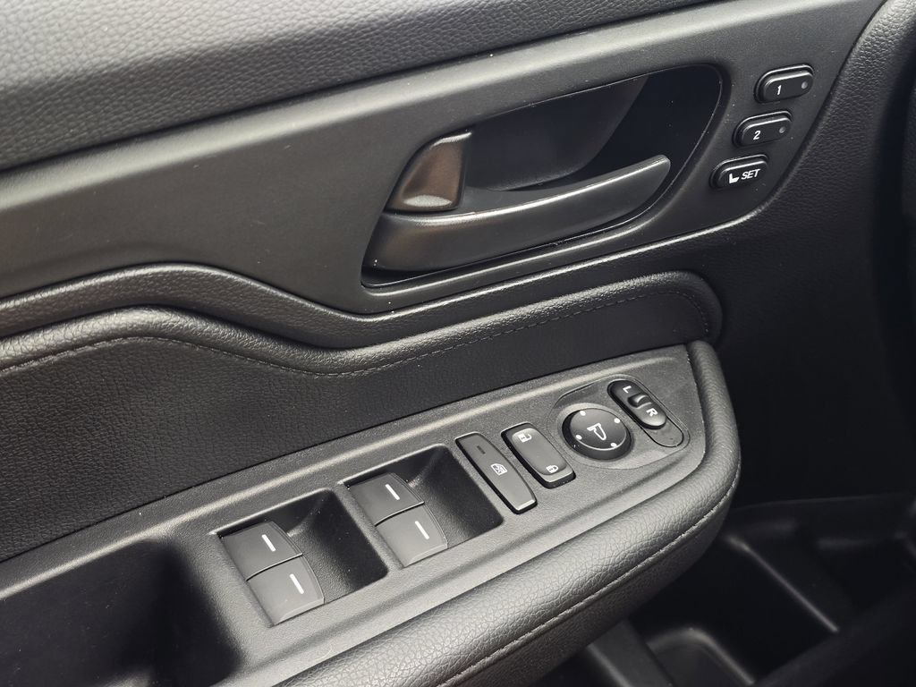 Used 2025 Honda Odyssey Sport-L image 22