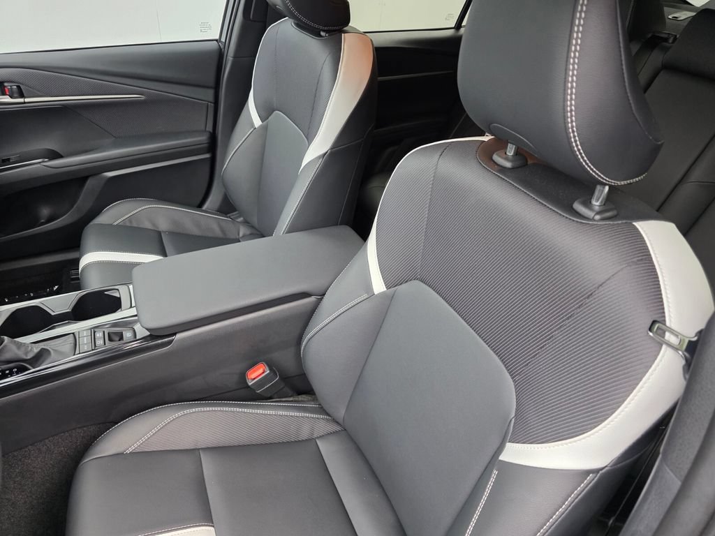 Used 2025 Toyota Camry SE FWD image 11