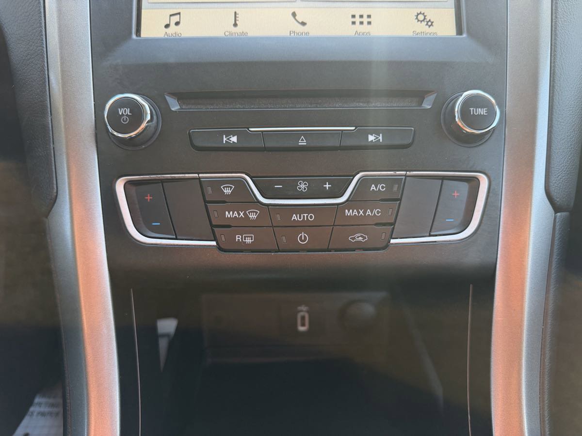 Used 2018 Ford Fusion SE w/ Fusion SE Technology Package image 35