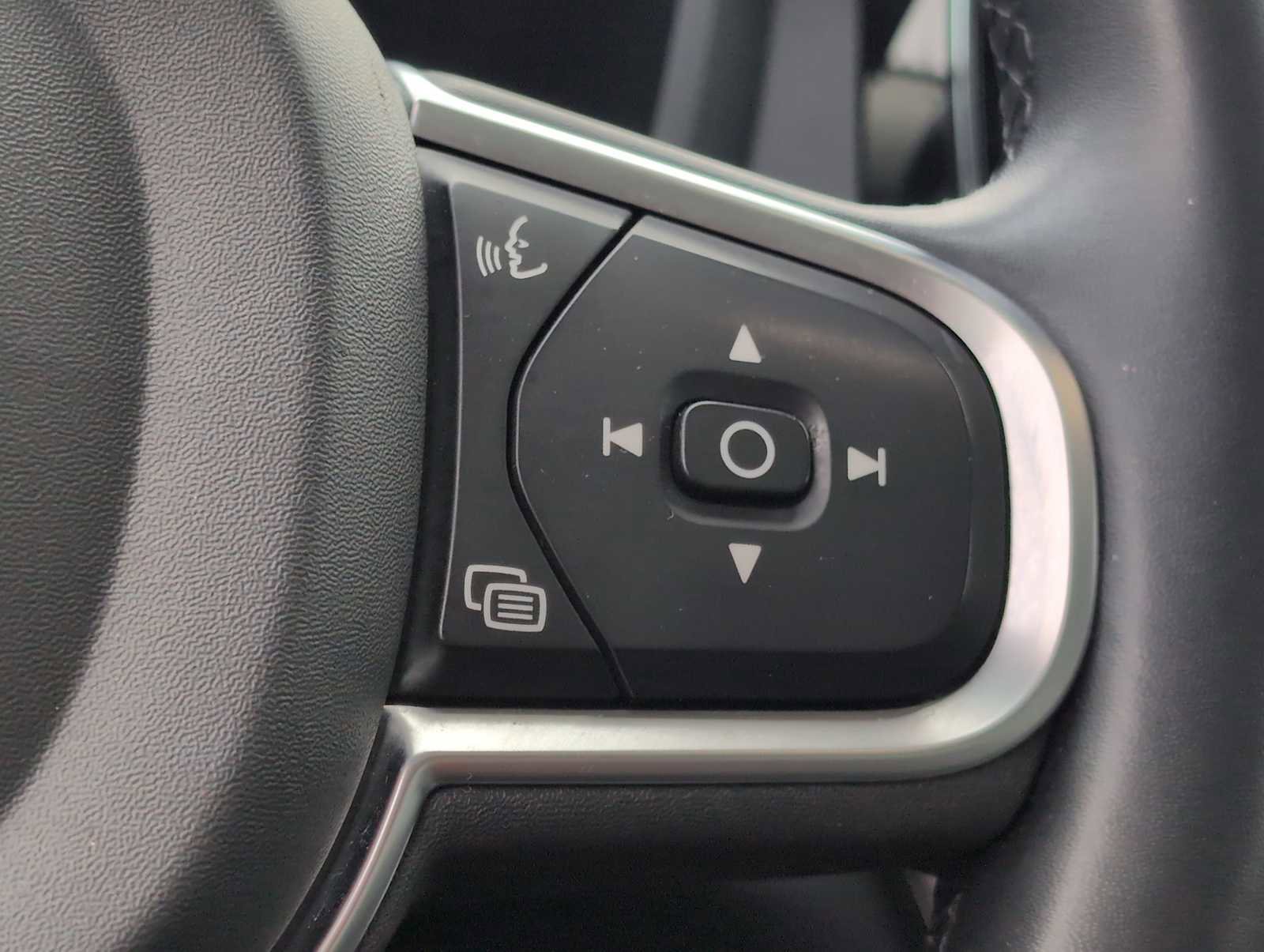 Used 2024 Volvo S60 B5 Core image 24