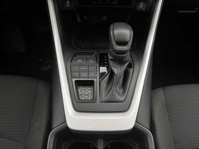 Used 2024 Toyota RAV4 LE image 27