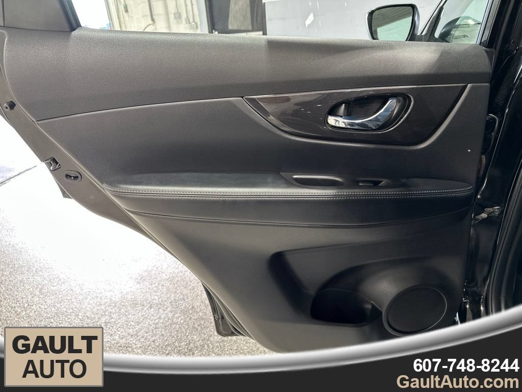 Used 2018 Nissan Rogue S AWD/4WD image 13