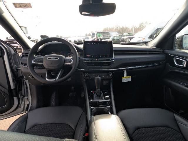 New 2026 Jeep Compass Latitude image 12