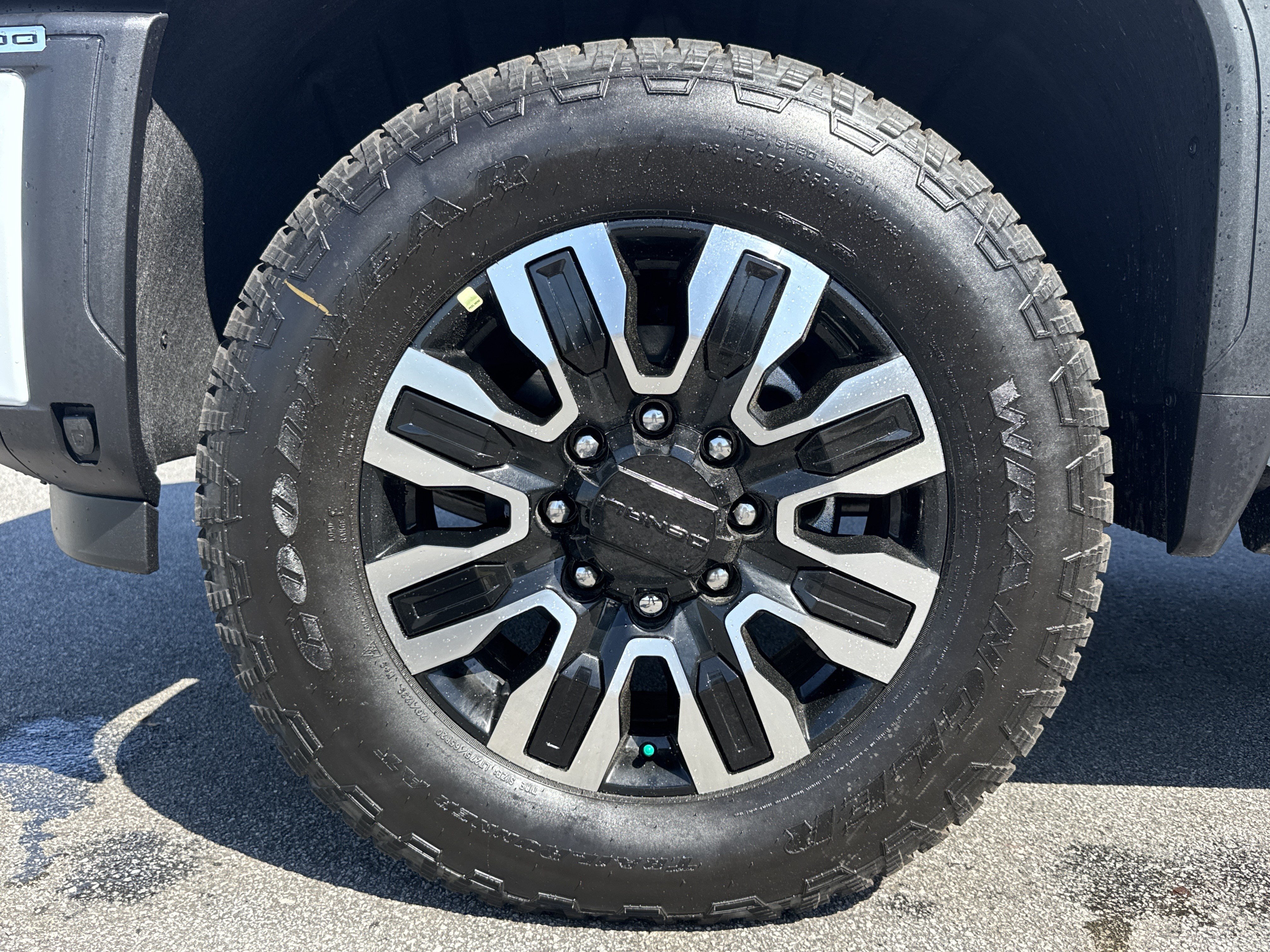 New 2026 GMC Sierra 2500 Denali Ultimate AWD/4WD image 13