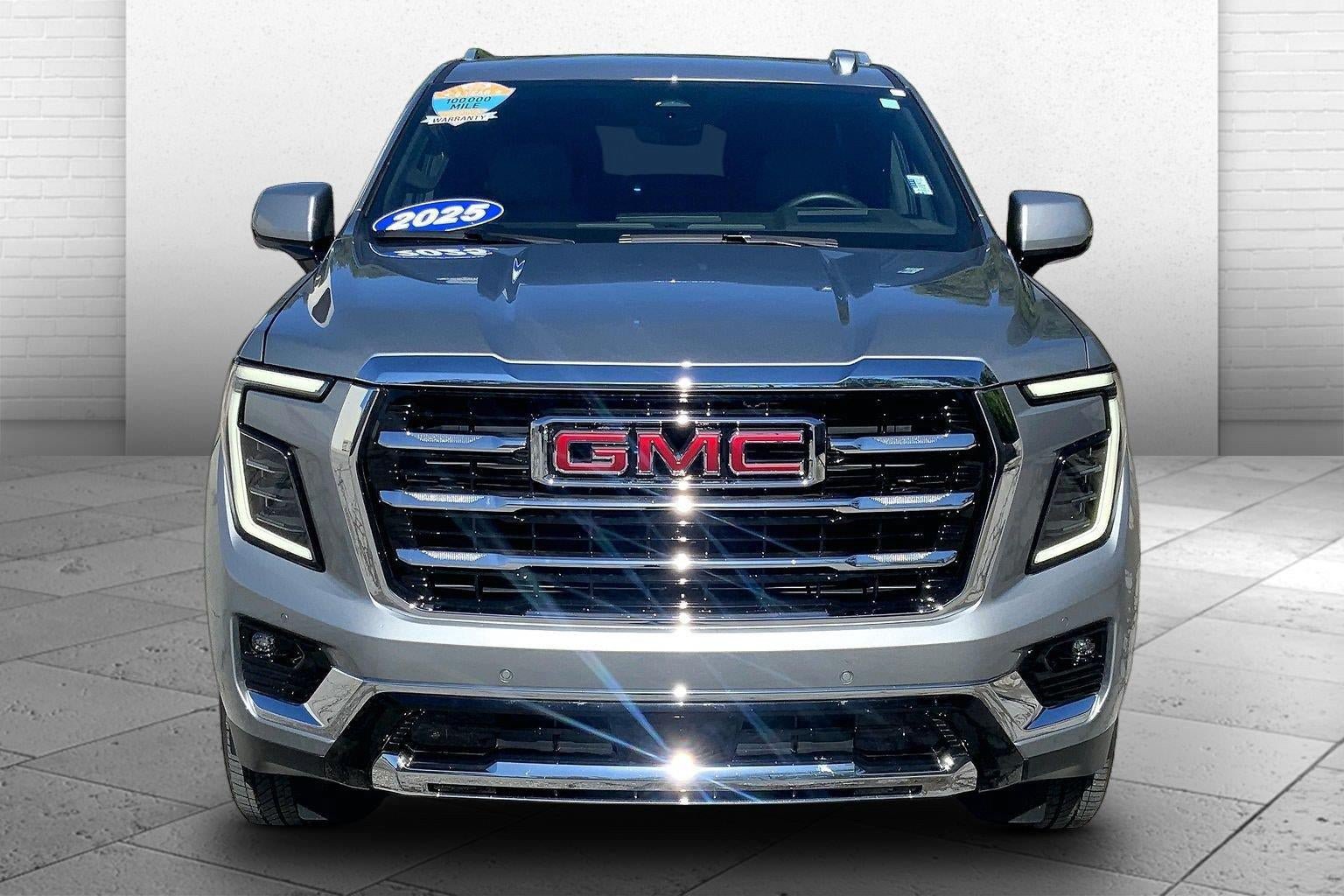 Used 2025 GMC Yukon Elevation w/ Elevation Premium Package AWD/4WD image 2