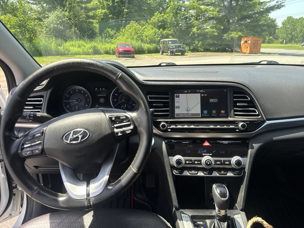 Used 2020 Hyundai Elantra Limited w/ Ultimate Package 03 FWD image 16