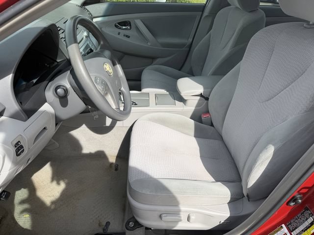 Used 2010 Toyota Camry LE FWD image 18