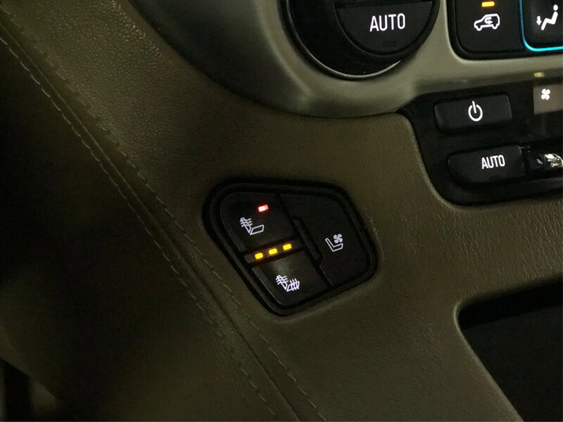 Used 2019 GMC Yukon XL SLT w/ Open Road Package AWD/4WD image 31