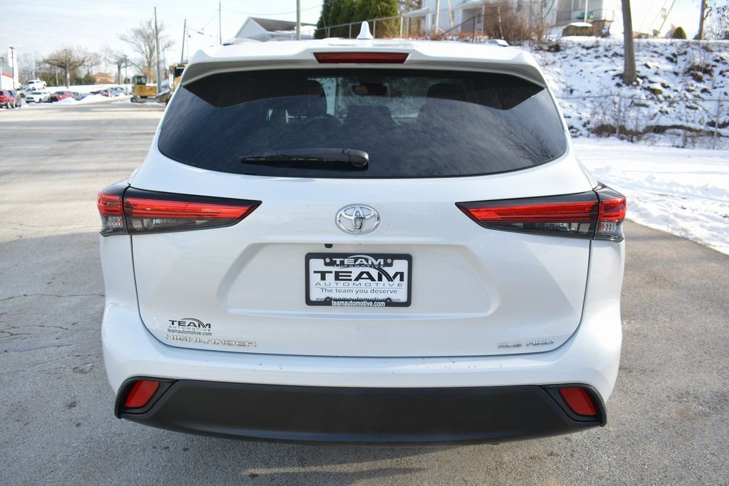 Used 2022 Toyota Highlander XLE image 6