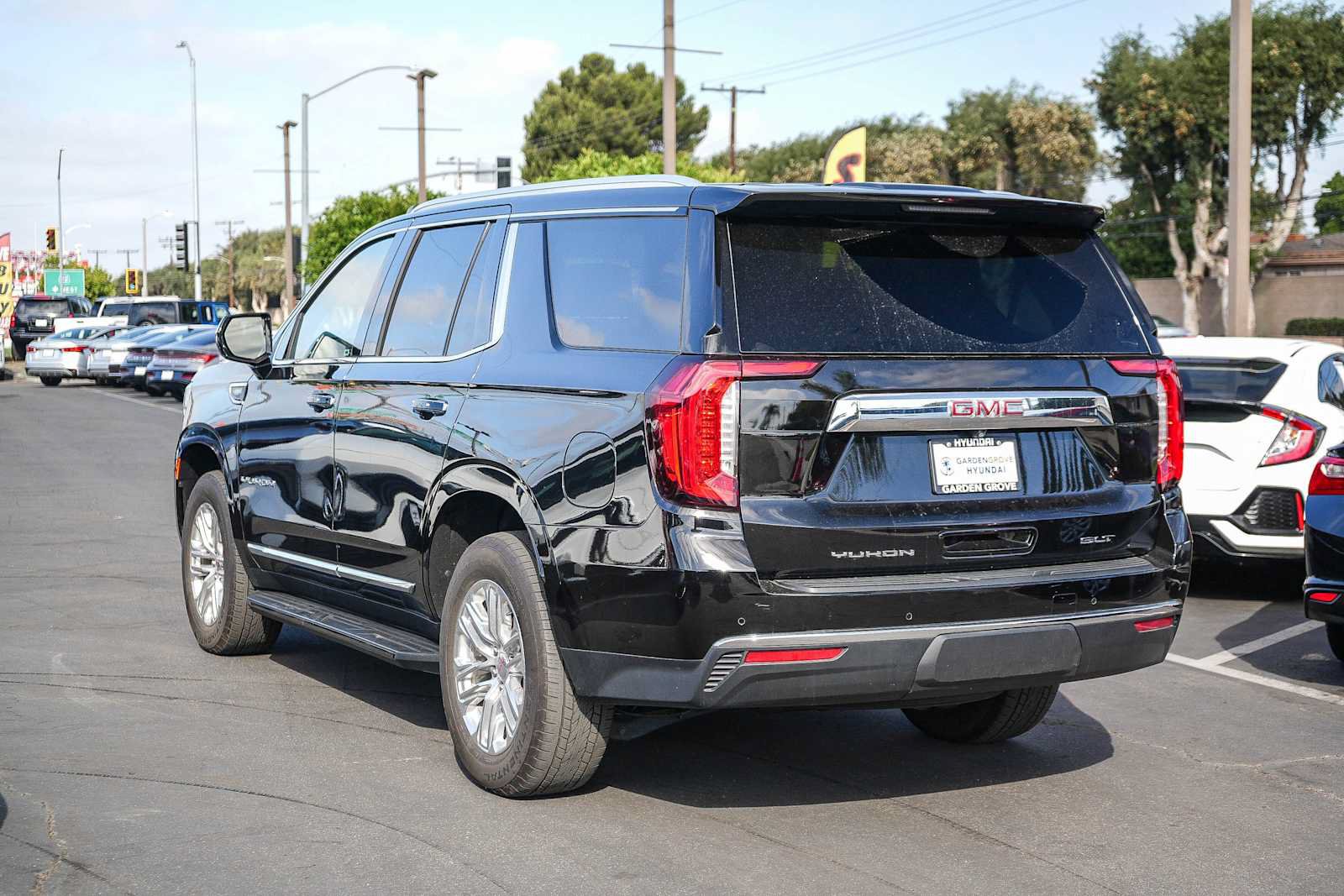 Used 2024 GMC Yukon SLT AWD/4WD image 6
