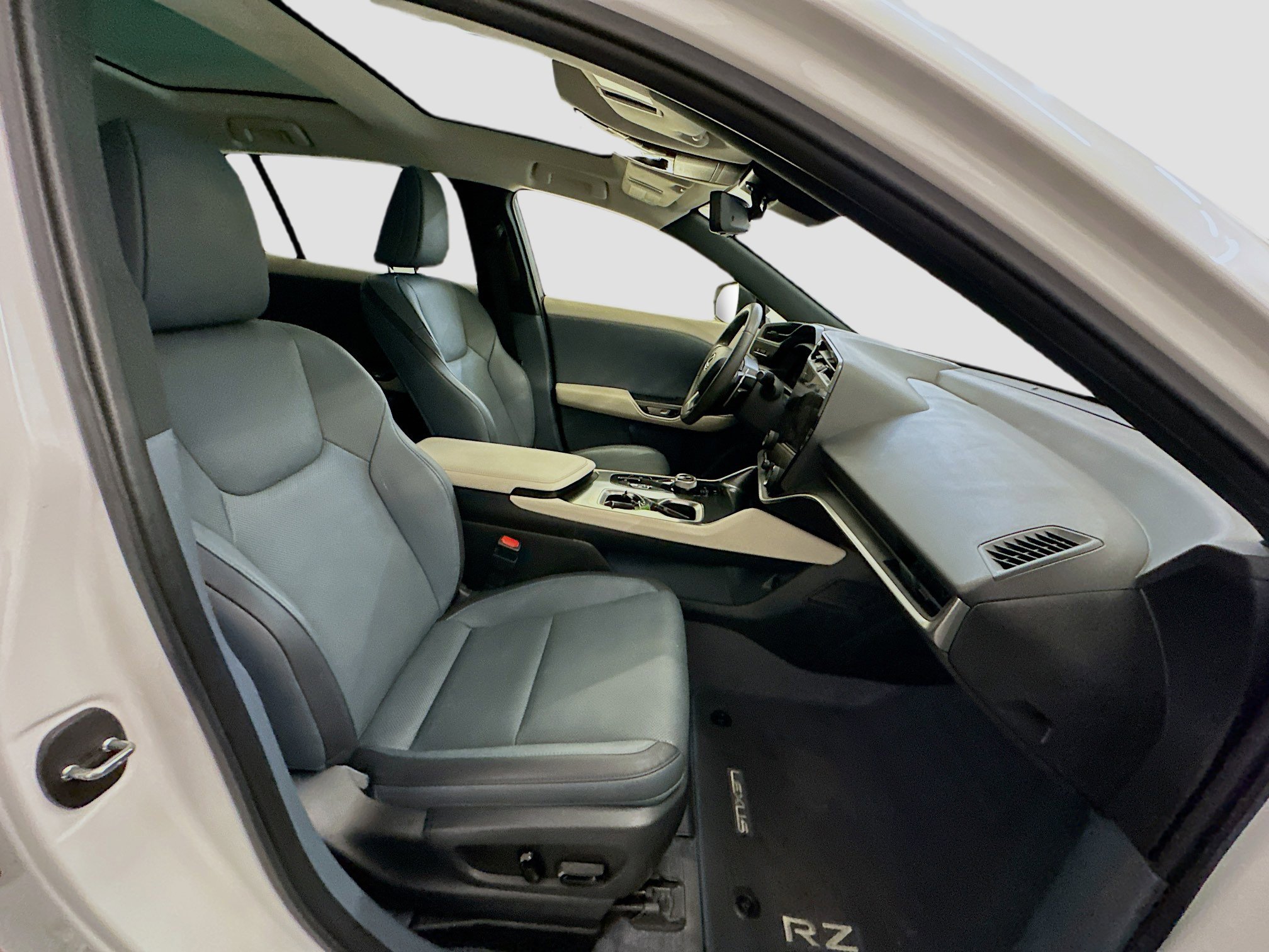 Used 2023 Lexus RZ 450e Premium w/ Technology Package image 34