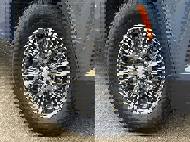 Used 2024 Chevrolet Traverse LT image 9