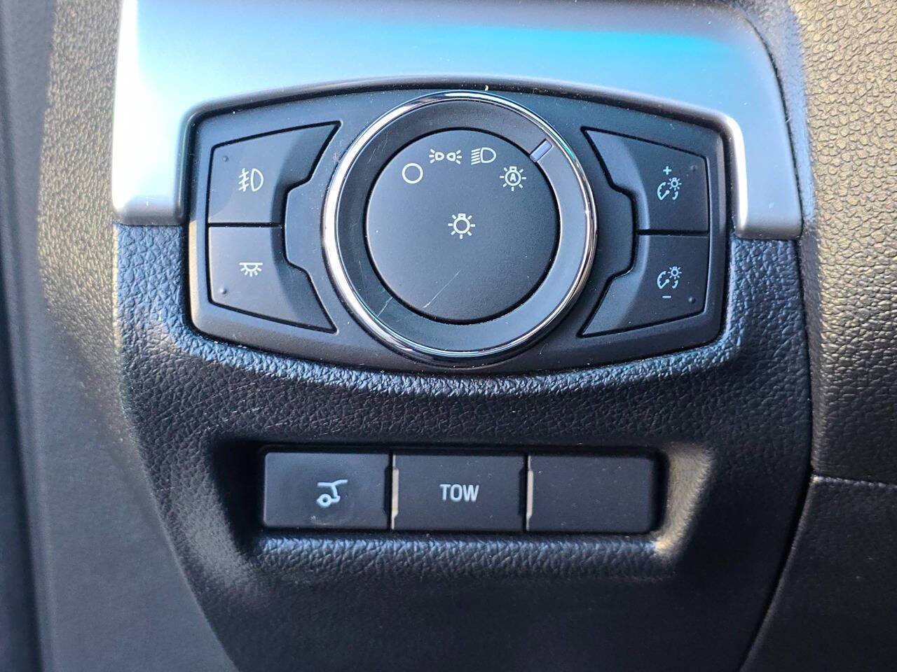 Used 2016 Ford Explorer XLT w/ Equipment Group 202A image 27