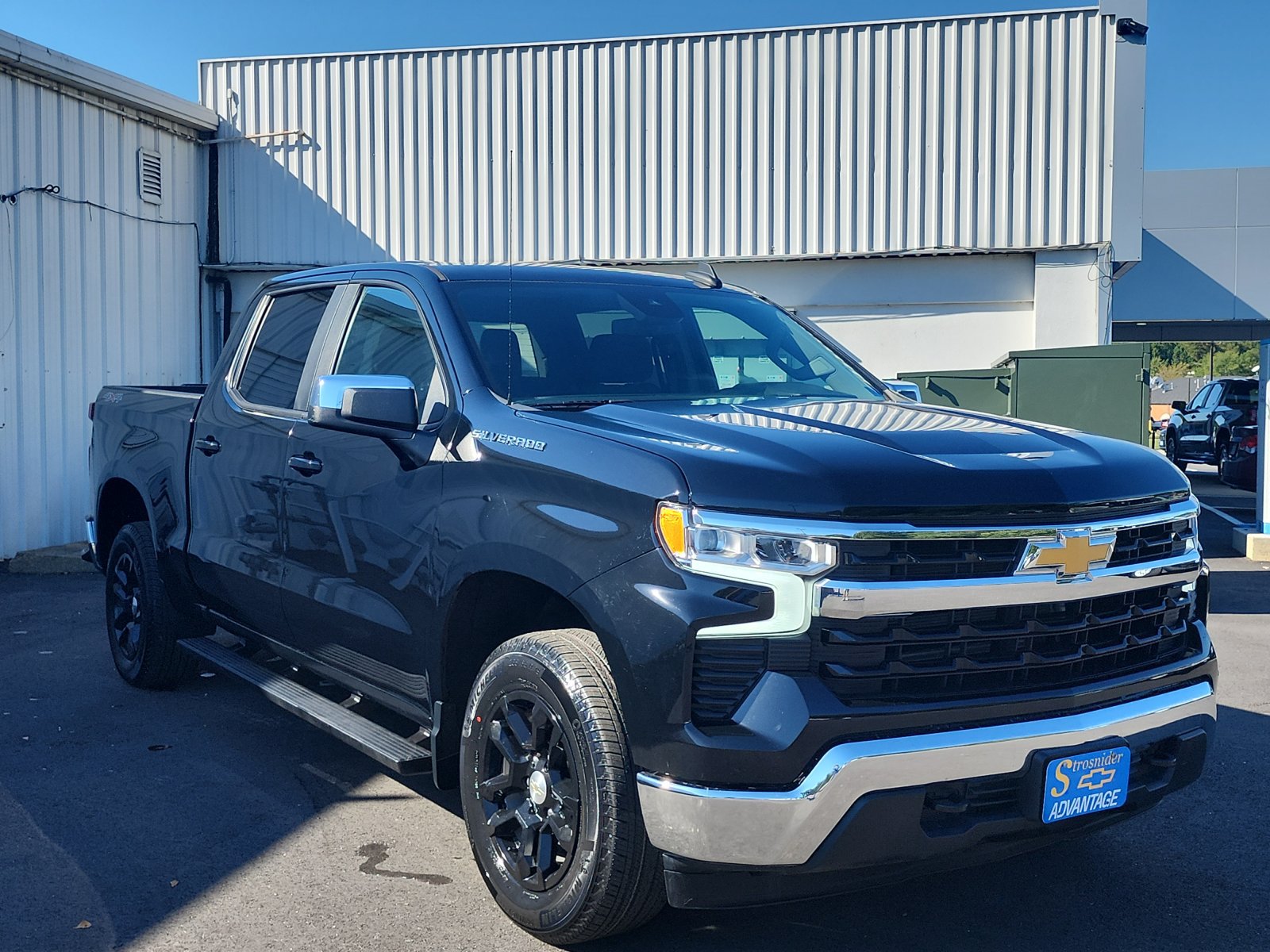Used 2023 Chevrolet Silverado 1500 LT AWD/4WD image 7