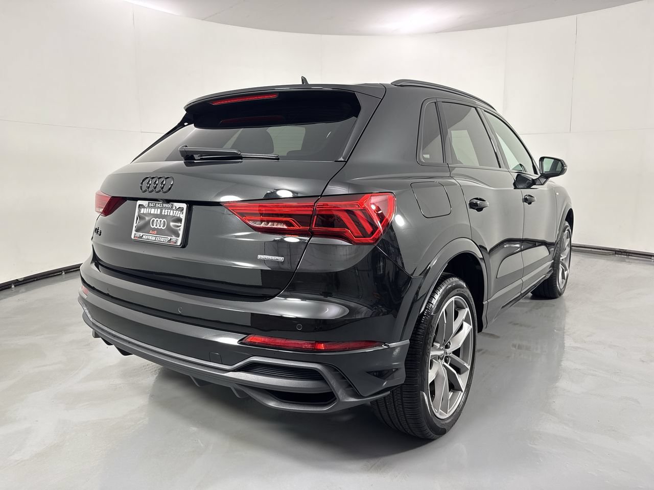 Used 2023 Audi Q3 2.0T Premium Plus w/ Premium Plus Package AWD/4WD image 36