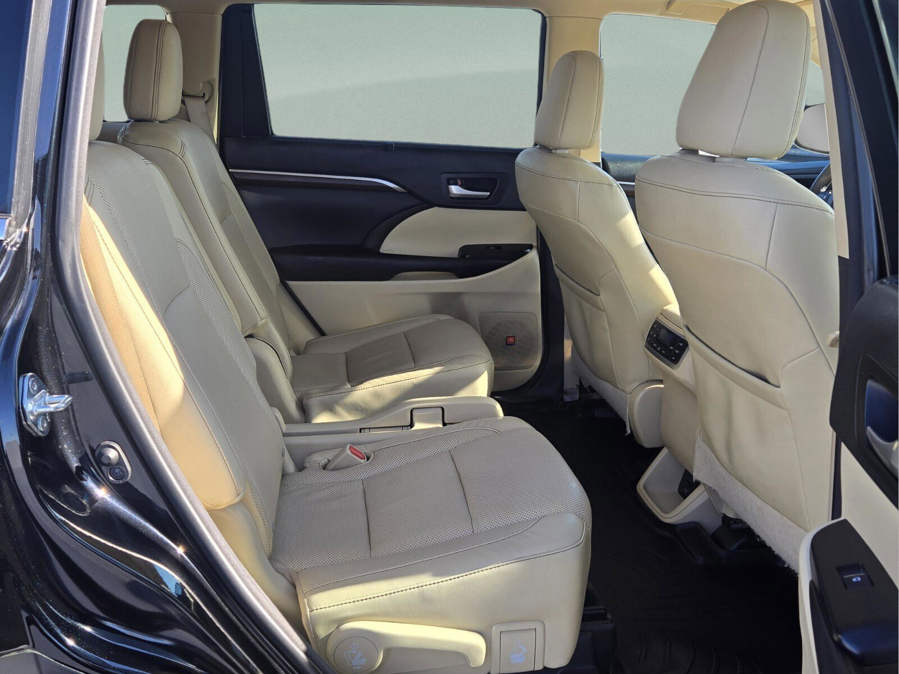 Used 2016 Toyota Highlander Limited Platinum image 12