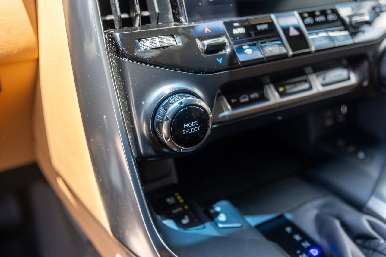 Used 2024 Lexus LX 600 4WD w/ Luxury Package image 30