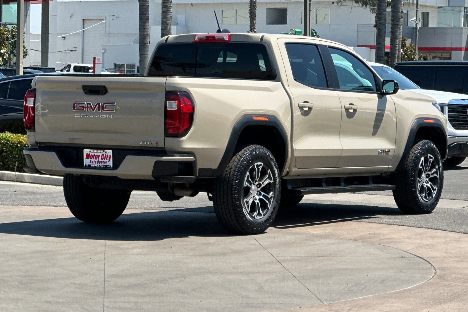 Used 2024 GMC Canyon AT4 AWD/4WD image 4