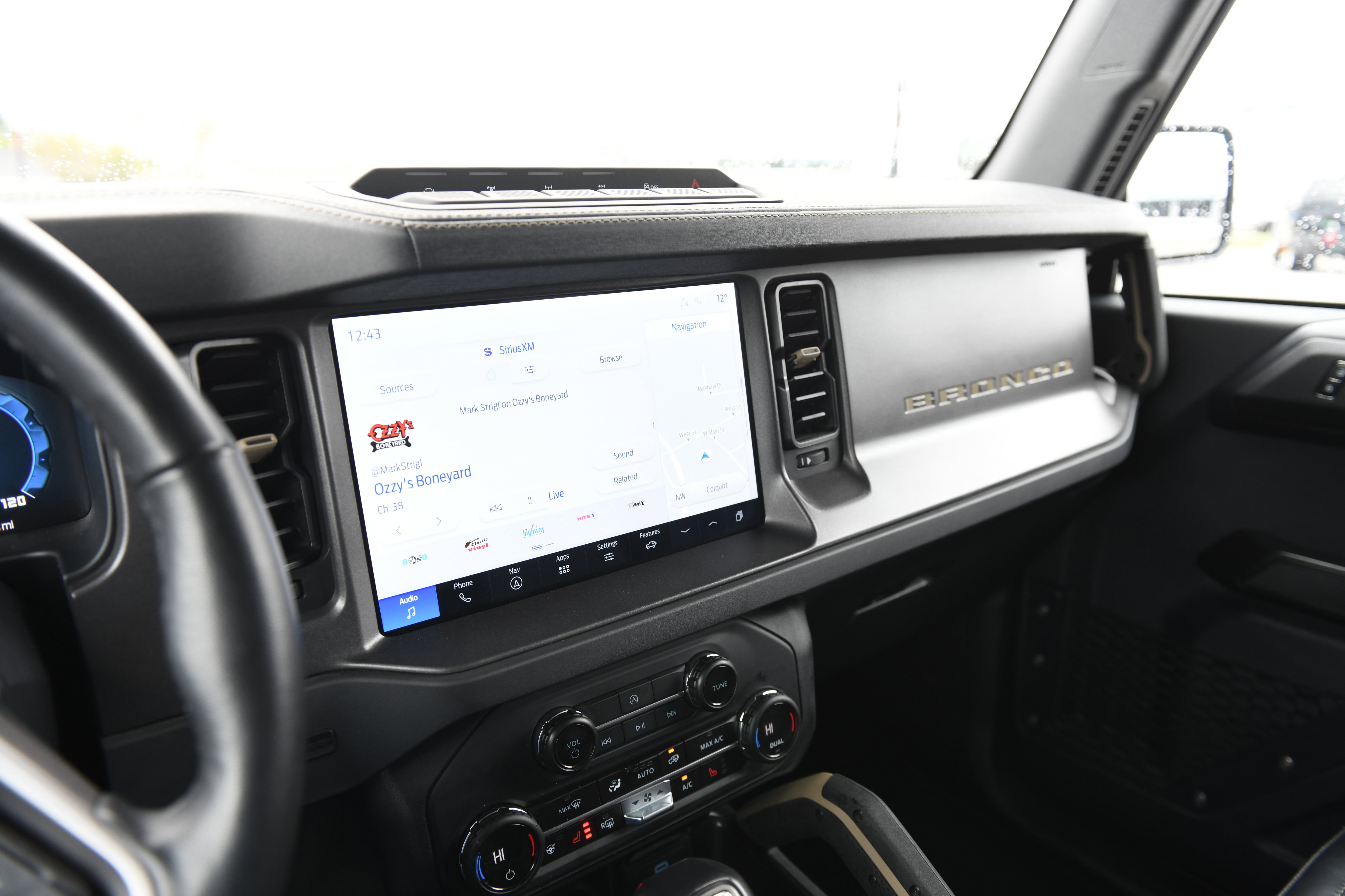 Used 2025 Ford Bronco Badlands image 25