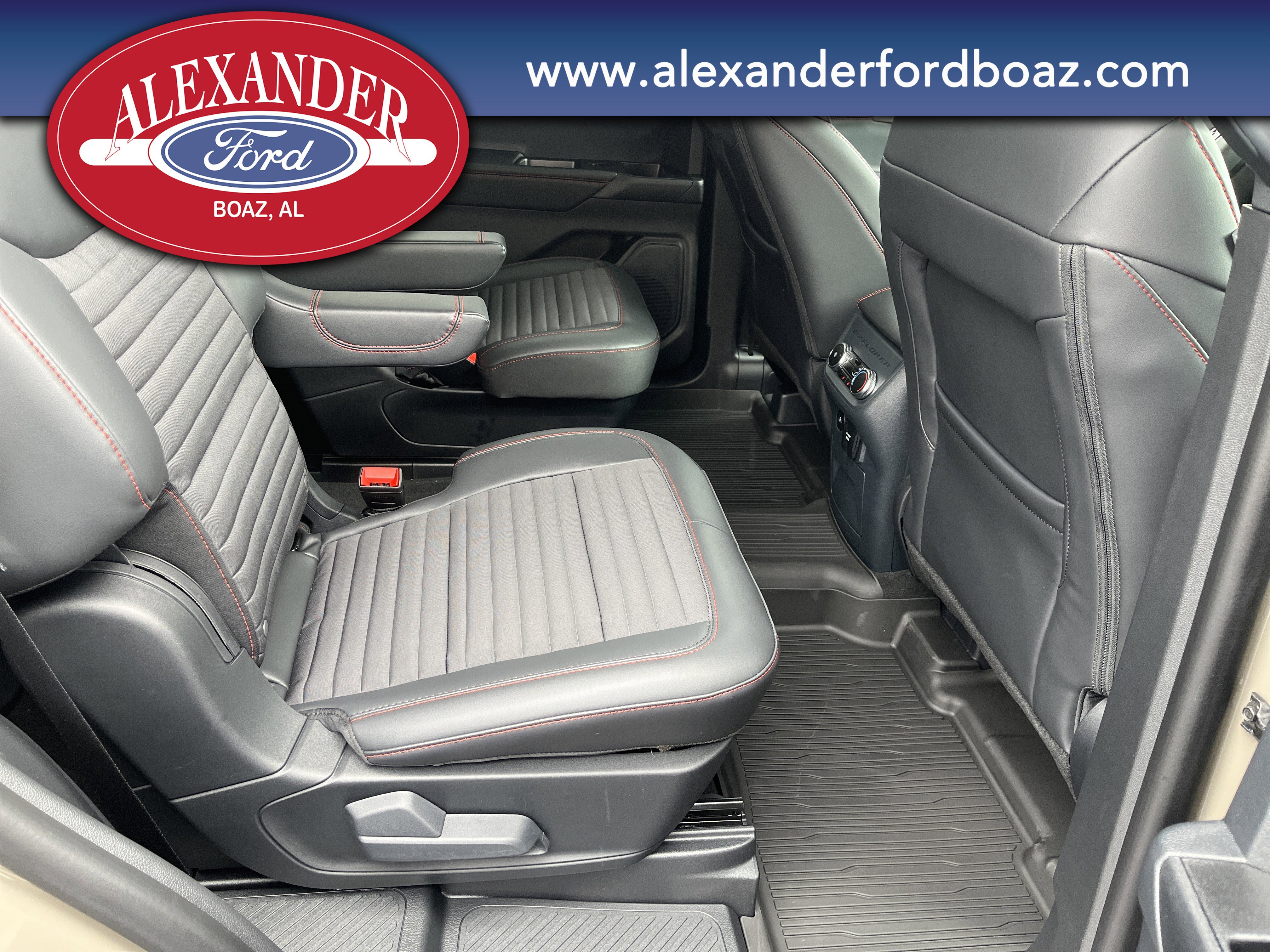 New 2026 Ford Explorer ST-Line w/ ST-Line Street Pack image 17