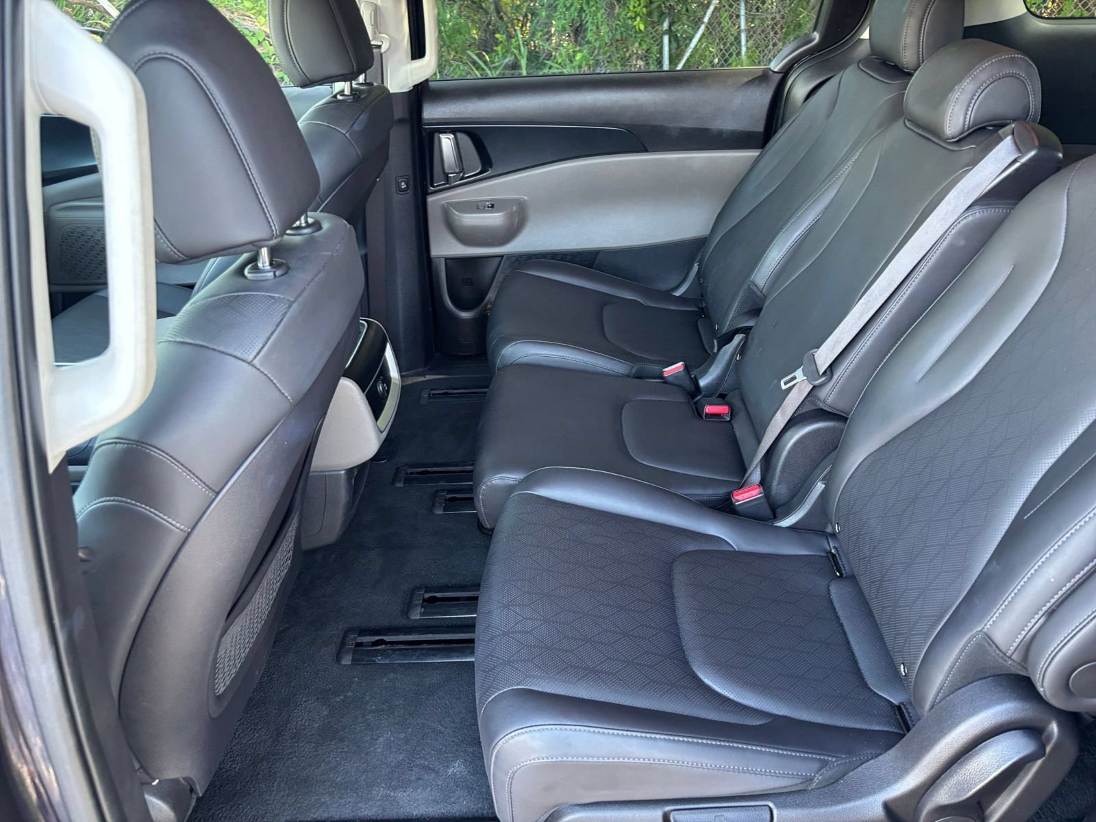 Used 2026 Kia Carnival FWD image 27