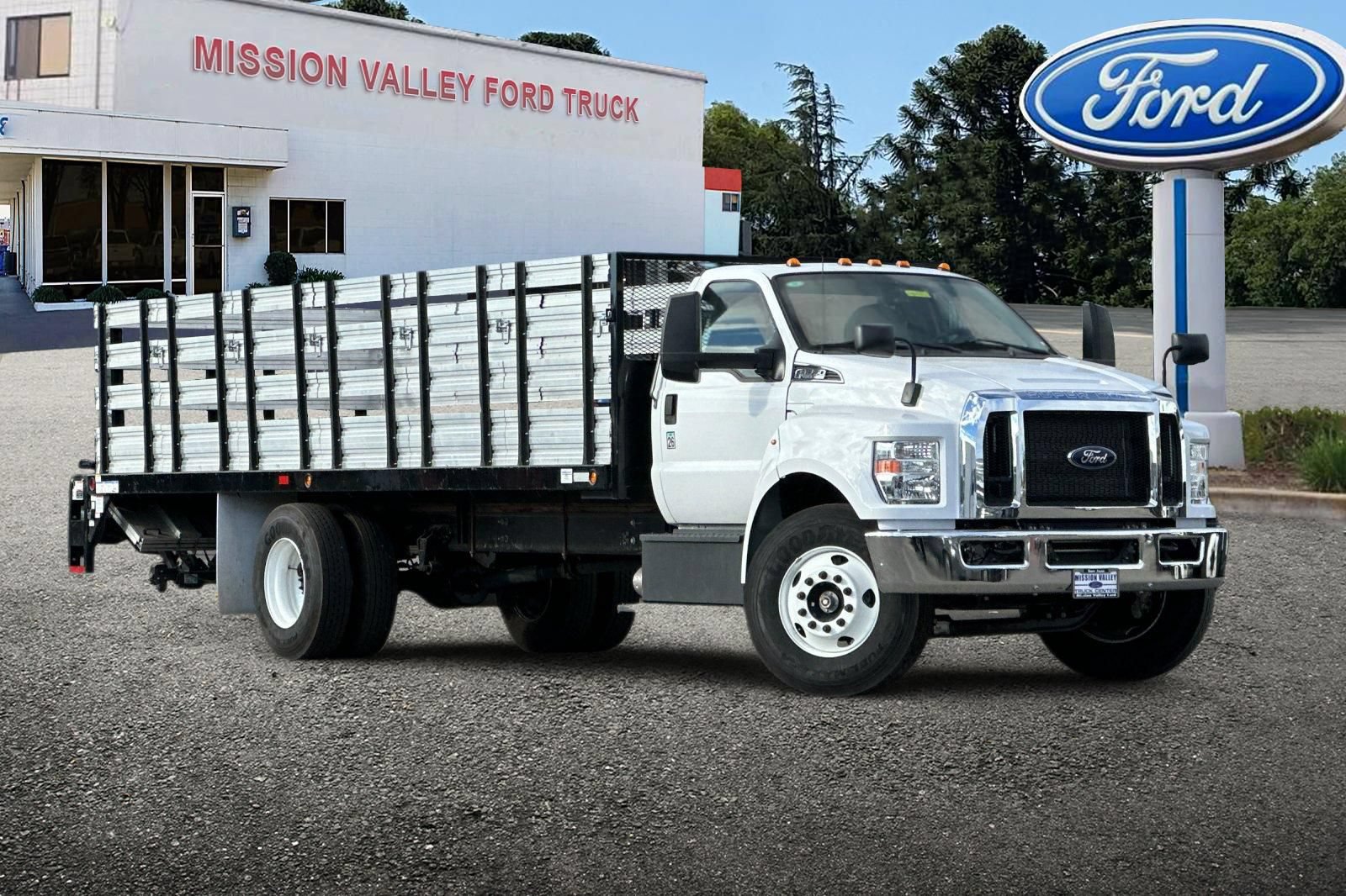 Used 2025 Ford F650 2WD Regular Cab Super Duty image 2