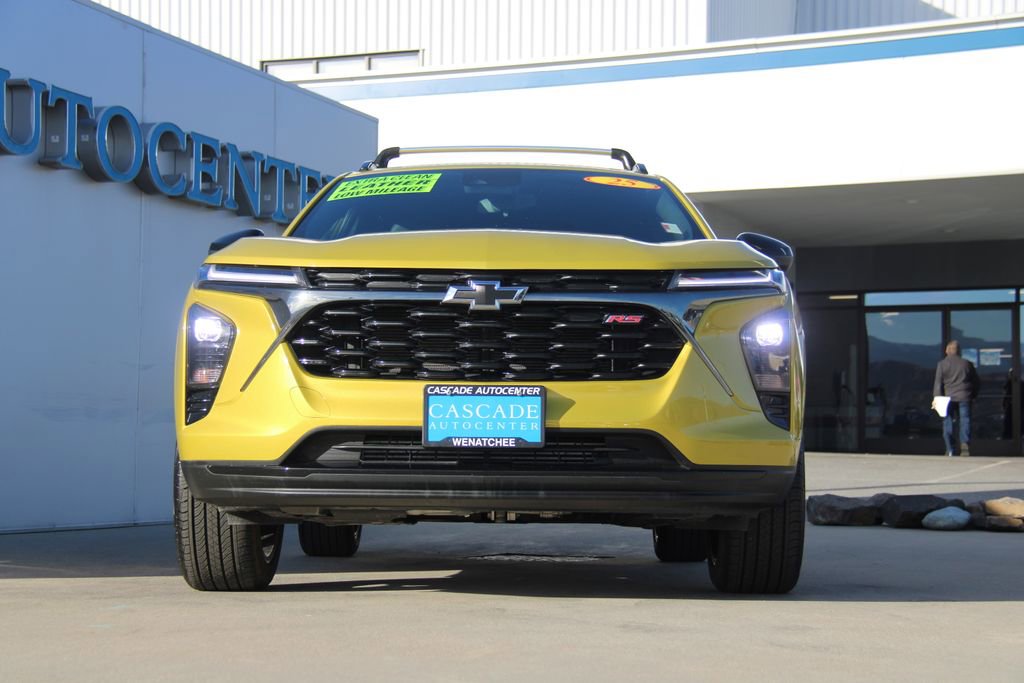 Used 2025 Chevrolet Trax RS image 3