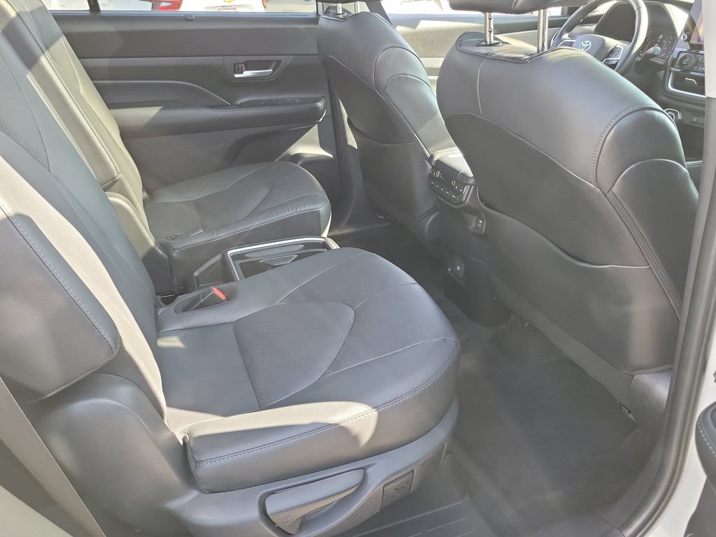 Used 2024 Toyota Grand Highlander AWD image 20