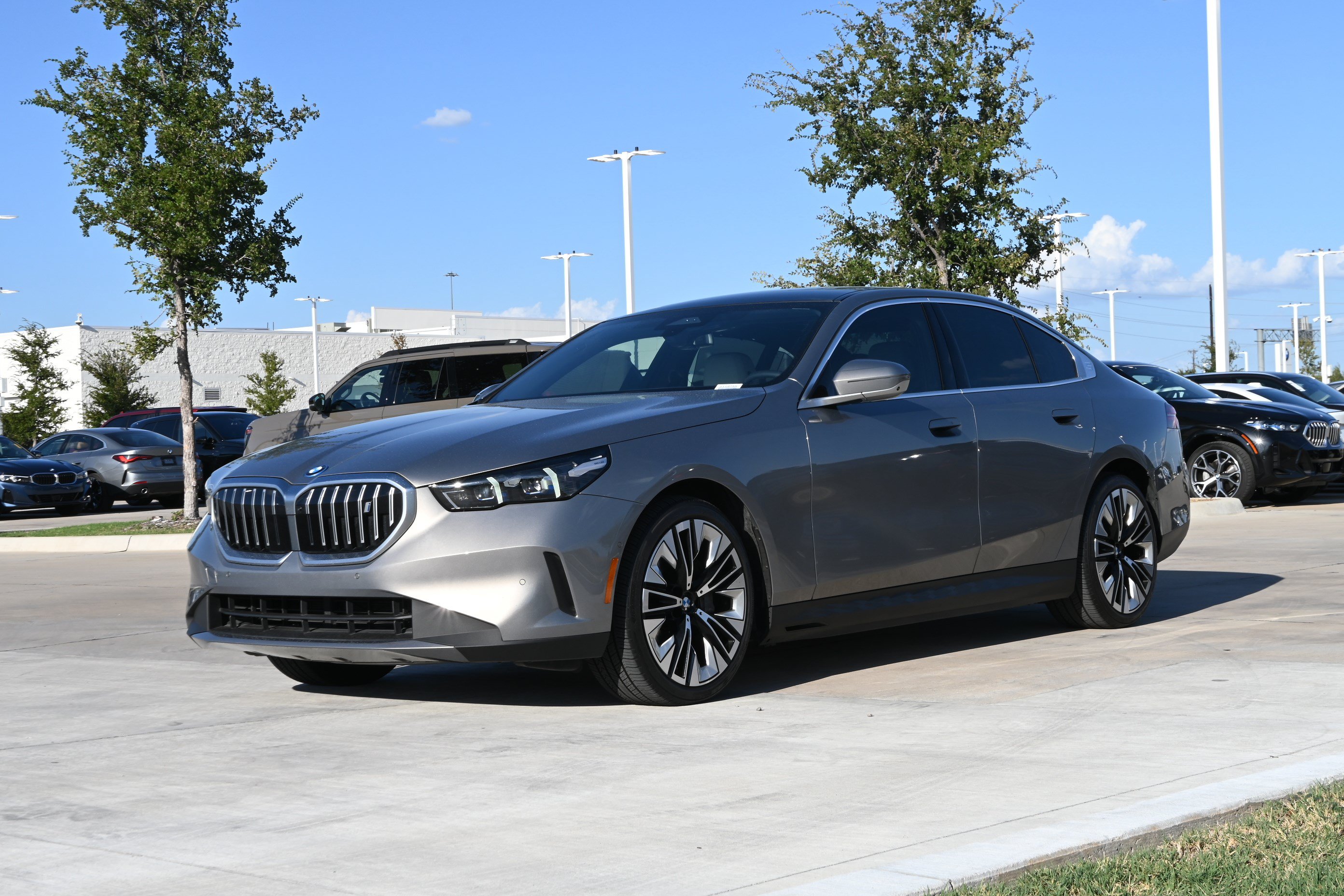 Certified 2026 BMW i5 eDrive40 w/ Executive Package RWD image 5
